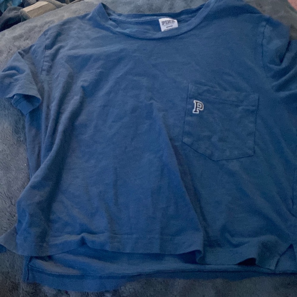This is a Medium, Navy blue tee, from VS/Pink, with a (P) logo on the top!